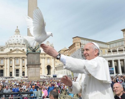 Czuwanie ruchów kościelnych z Ojcem Świętym Franciszekiem w Wigilię Zesłania Ducha Świętego (2)