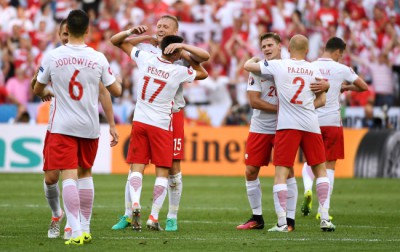 Pi³karze reprezentacji Polski ciesz¹ siê po meczu