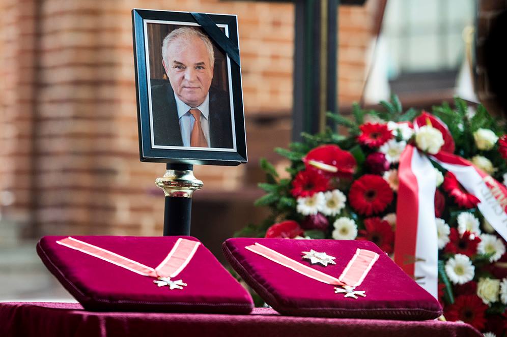 Jarosław Marek Rymkiewicz spoczął na cmentarzu w Milanówku – RadioMaryja.pl