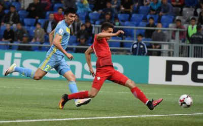 Bartosz Kapustka i Abzal Beysebekov