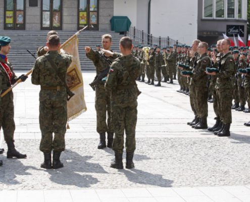 bialystok-uroczystosci-zlozenia-przysiegi-przez-pierwszych-zolnierzy-tsw-7-1280x768