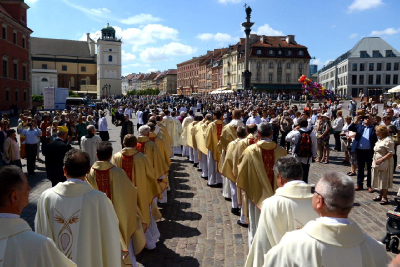 procesja-bozego-ciala-w-warszawie-3-1280-768-radiomaryja-pl