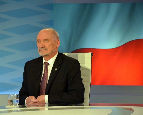 rozmowy-niedokonczone-z-udzialem-min-antoniego-macierewicza-1