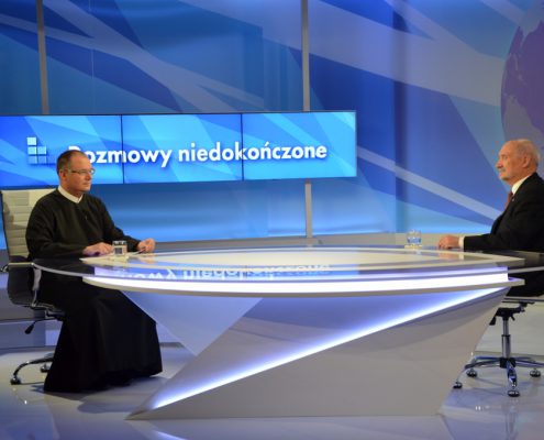 rozmowy-niedokonczone-z-udzialem-min-antoniego-macierewicza-10
