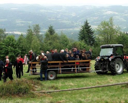 msza-swieta-w-zmiacej-na-wzgorzu-cuprowka-upamietniajaca-zolnierzy-podziemia-niepodleglosciowego-po-ii-wojnie-swiatowej-fot-pawel-pasionek-1-1280x768