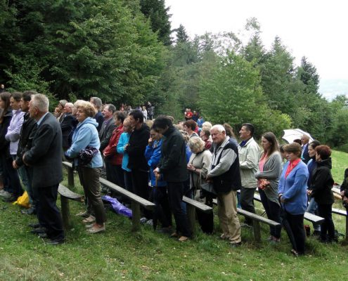 msza-swieta-w-zmiacej-na-wzgorzu-cuprowka-upamietniajaca-zolnierzy-podziemia-niepodleglosciowego-po-ii-wojnie-swiatowej-fot-pawel-pasionek-12-1280x768