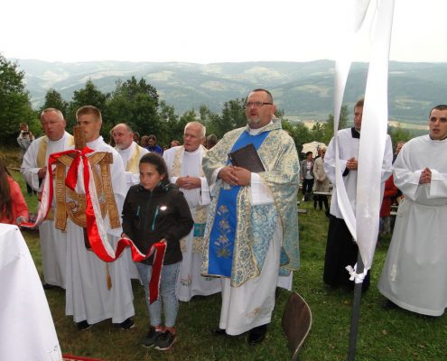 msza-swieta-w-zmiacej-na-wzgorzu-cuprowka-upamietniajaca-zolnierzy-podziemia-niepodleglosciowego-po-ii-wojnie-swiatowej-fot-pawel-pasionek-17-1280x768