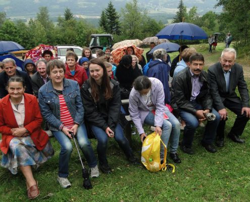 msza-swieta-w-zmiacej-na-wzgorzu-cuprowka-upamietniajaca-zolnierzy-podziemia-niepodleglosciowego-po-ii-wojnie-swiatowej-fot-pawel-pasionek-8-1280x768