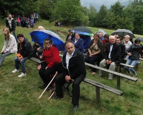msza-swieta-w-zmiacej-na-wzgorzu-cuprowka-upamietniajaca-zolnierzy-podziemia-niepodleglosciowego-po-ii-wojnie-swiatowej-fot-pawel-pasionek-9-1280x768