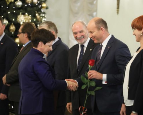 prezydent-przyjal-dymisje-beaty-szydlo-i-desygnowal-mateusza-morawieckiego-na-premiera-12-1280x768