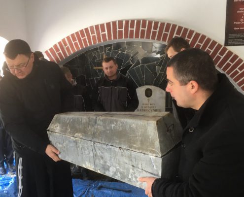 szczątki Czcigodnego Sługi Bożego o. Wenantyego Katarzyńca (1)