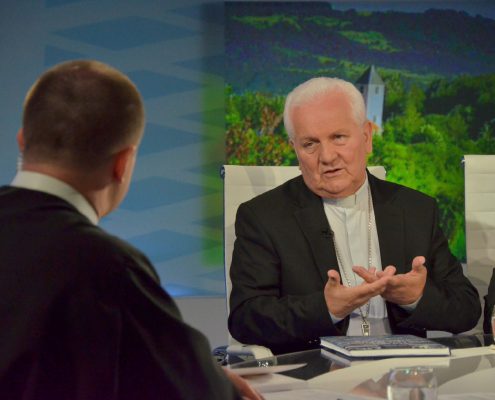 Rozmowy niedokończone z udziałem ks. bp Franjo Komarica (8)