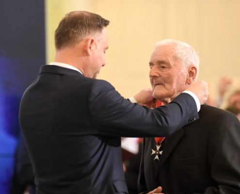 Prezydent Andrzej Duda wręczył Ordery Odrodzenia Polski Polakom ratującym Żydów podczas II wojny światowej (8)