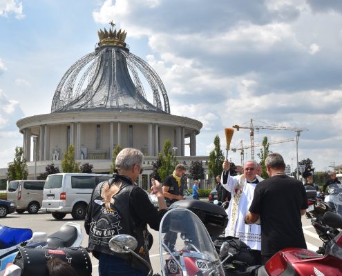 III Zlot Motocyklistów „Iskra dla Europy” w toruńskim sanktuarium (37)