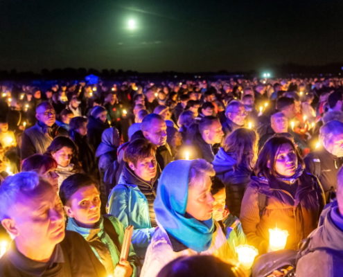 Droga Krzyżowa podczas akcji modlitewnej #PolskaPodKrzyżem na terenie lotniska Włocławek-Kruszyn (15)