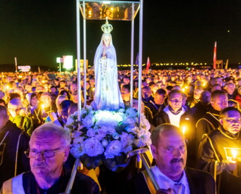 Droga Krzyżowa podczas akcji modlitewnej #PolskaPodKrzyżem na terenie lotniska Włocławek-Kruszyn (4)