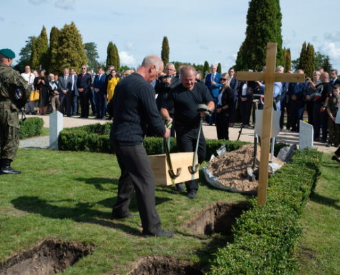 Uroczystość pogrzebowa czterech żołnierzy Armii Krajowej w Ejszyszkach na Litwie (2)