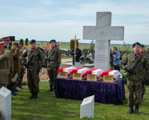 Uroczystość pogrzebowa czterech żołnierzy Armii Krajowej w Ejszyszkach na Litwie (8)