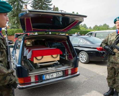 Uroczystość pogrzebowa czterech żołnierzy Armii Krajowej w Ejszyszkach na Litwie (9)