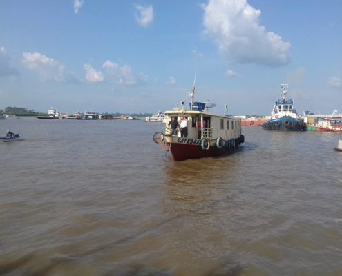 3 - Transport rzeczny naszym statkiem Catedral po wodach Amazonki