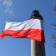 Największa flaga w Polsce zawisła na latarni morskiej w Świnoujściu w Dzień Flagi RP (6)