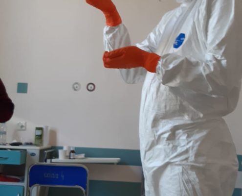 Redemptorysta służy zakażonym koronawirusem w szpitalu zakaźnym (3)