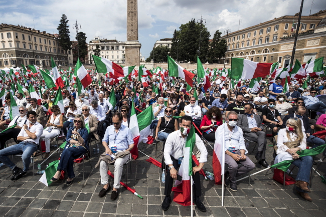 Włochy: antyrządowa manifestacja centroprawicy w Rzymie - RadioMaryja.pl
