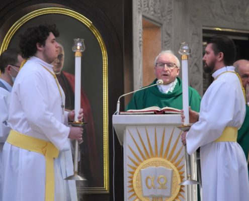 Powstanie Radia Maryja toruńskim wydarzeniem stulecia. Wręczenie pamiątkowej tablicy (10)