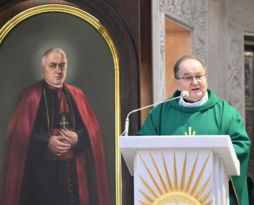 Powstanie Radia Maryja toruńskim wydarzeniem stulecia. Wręczenie pamiątkowej tablicy (13)
