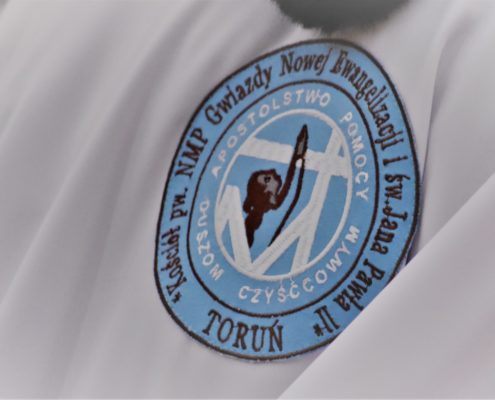 Powstanie Radia Maryja toruńskim wydarzeniem stulecia. Wręczenie pamiątkowej tablicy (16)