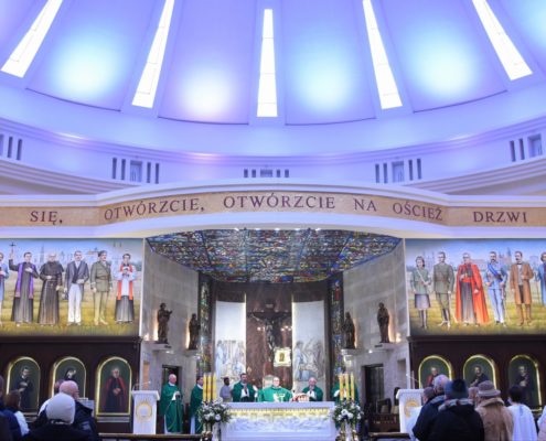 Powstanie Radia Maryja toruńskim wydarzeniem stulecia. Wręczenie pamiątkowej tablicy (19)
