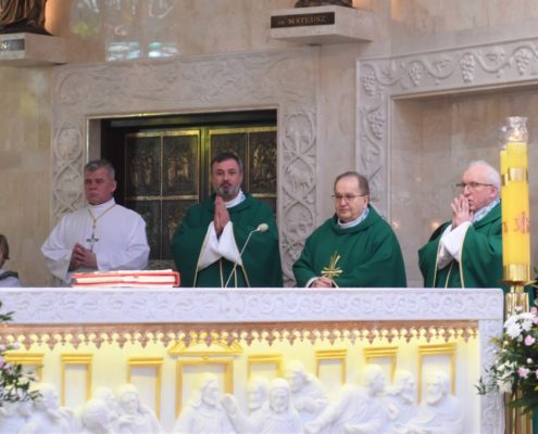 Powstanie Radia Maryja toruńskim wydarzeniem stulecia. Wręczenie pamiątkowej tablicy (5)