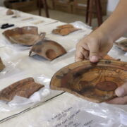 Discover 11 human burials, 1,000 pieces and a petroglyph in central Mexico