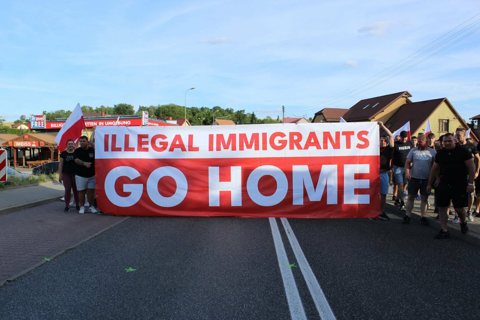 Ruch Obrony Granic Broni Polski Przed Zalewem Nielegalnych Migrant w Z ruch-obrony-granic-broni-polski-przed-zalewem-nielegalnych-migrant-w-z