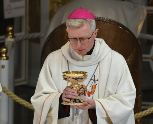 Ogólnopolskie spotkanie wspólnoty Serce Kecharitomene w toruńskim sanktuarium (51)
