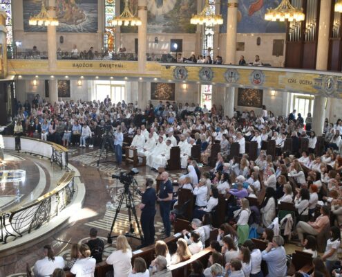 Ogólnopolskie spotkanie wspólnoty Serce Kecharitomene w toruńskim sanktuarium (56)
