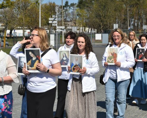 Ogólnopolskie spotkanie wspólnoty Serce Kecharitomene w toruńskim sanktuarium (74)