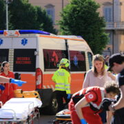 Modena atak imigranta