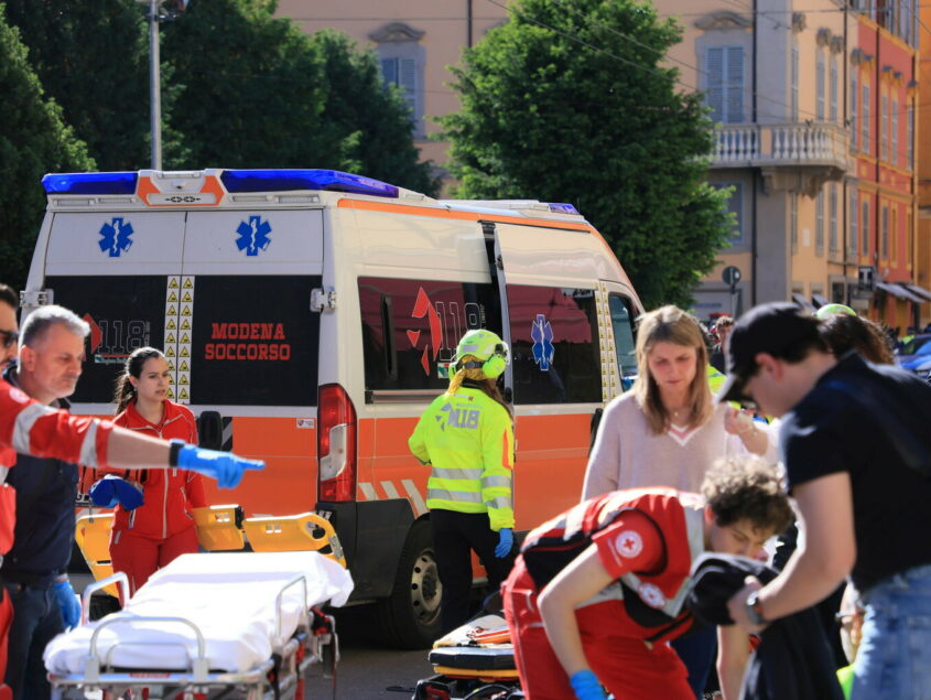 Modena atak imigranta